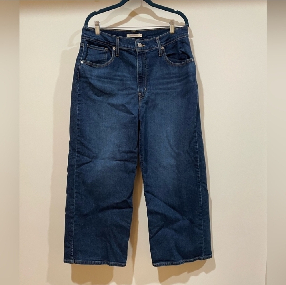 Levis High Rise Wide Leg Jeans Size 32